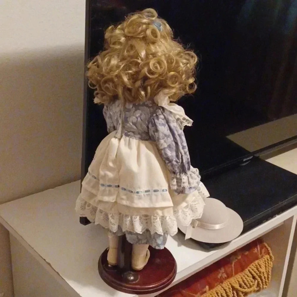 🌹Vintage Geppeddo porcelain doll with hat - Picture 3 of 9